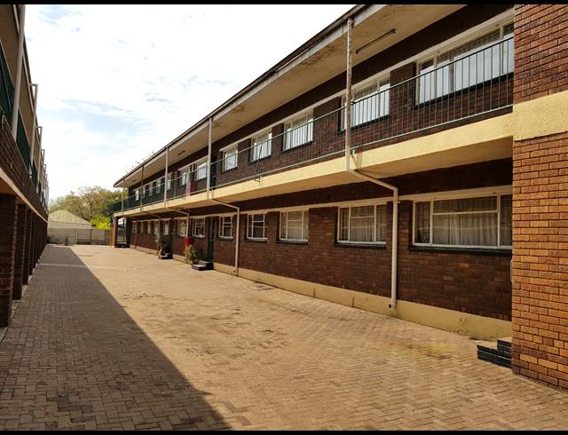 2 BEDROOM FLAT FOR SALE IN VEREENIGING CENTRAL
